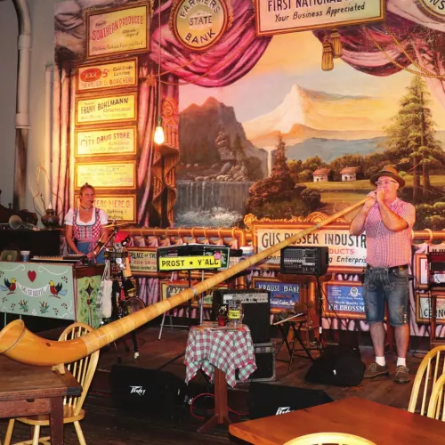 Das Ist Lustig performing